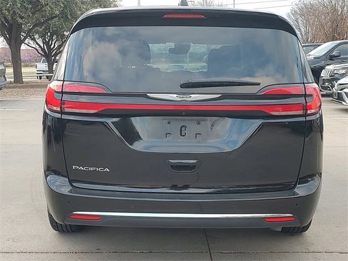 Certified 2024 Chrysler Pacifica Touring-L image 5