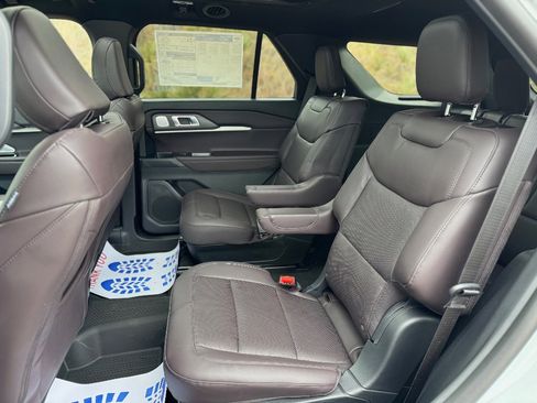 New 2026 Ford Explorer Platinum image 26
