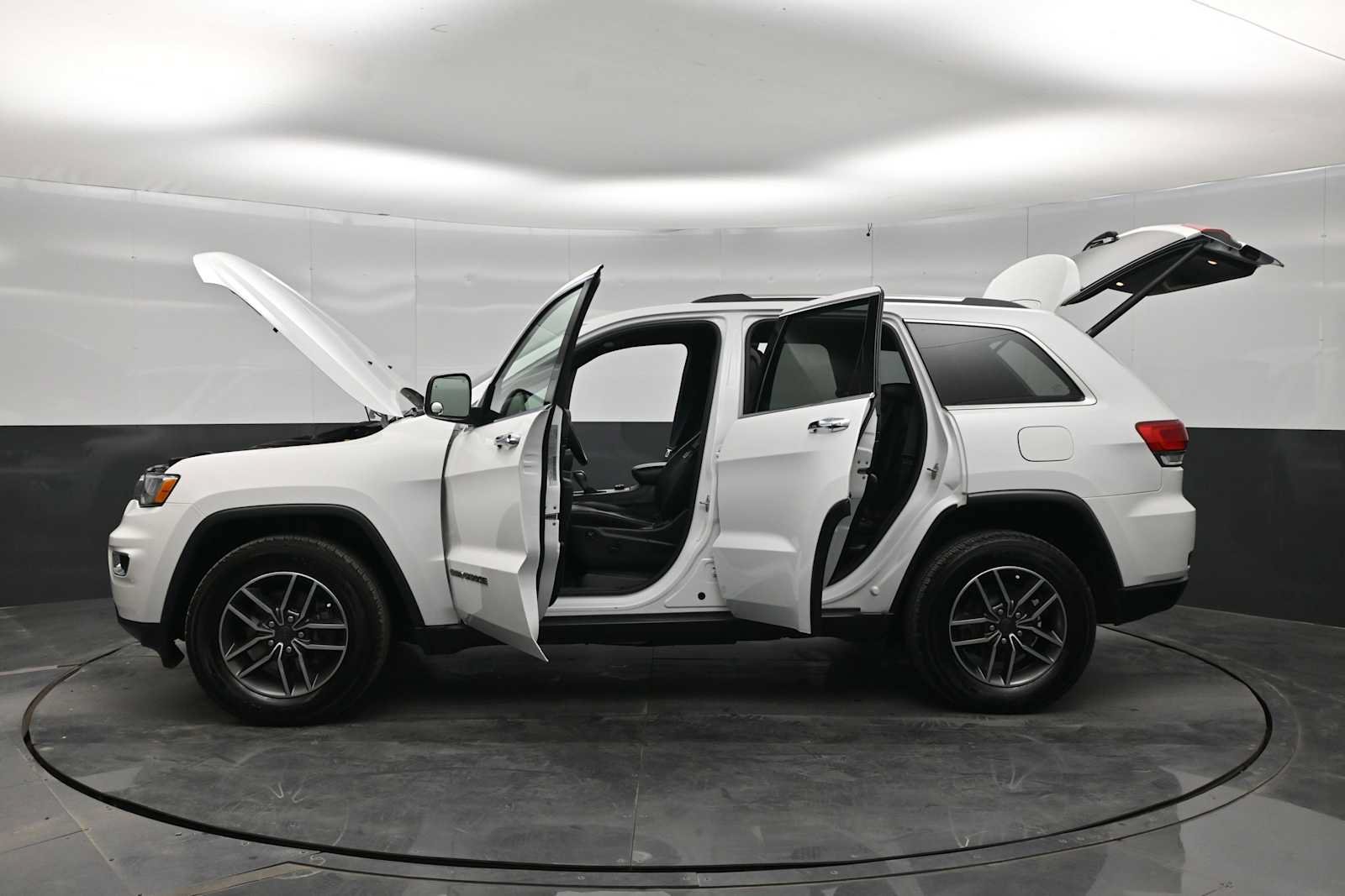 Used 2019 Jeep Grand Cherokee Limited w/ Trailer Tow Group IV AWD/4WD image 44
