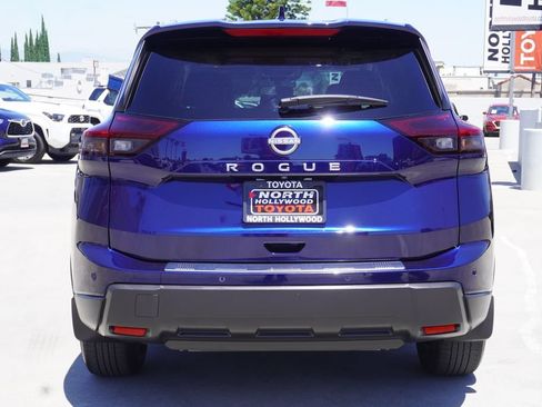 Used 2025 Nissan Rogue SV w/ SV Premium Package FWD image 6