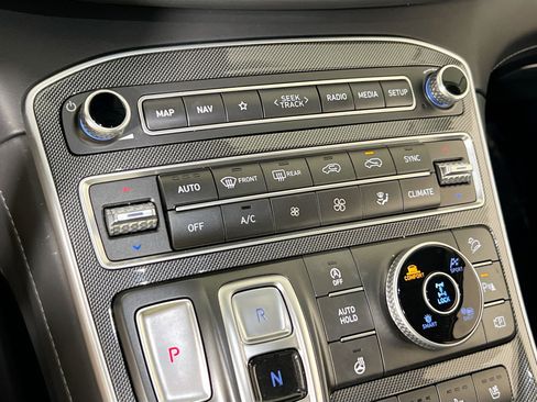 Used 2022 Hyundai Santa Fe Limited AWD/4WD image 16