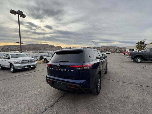 Used 2025 Nissan Pathfinder SV image 5