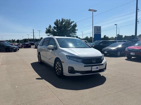 Certified 2026 Honda Odyssey EX-L image 3