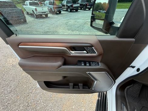 Used 2024 GMC Sierra 3500 Denali w/ Denali Reserve Package AWD/4WD image 6