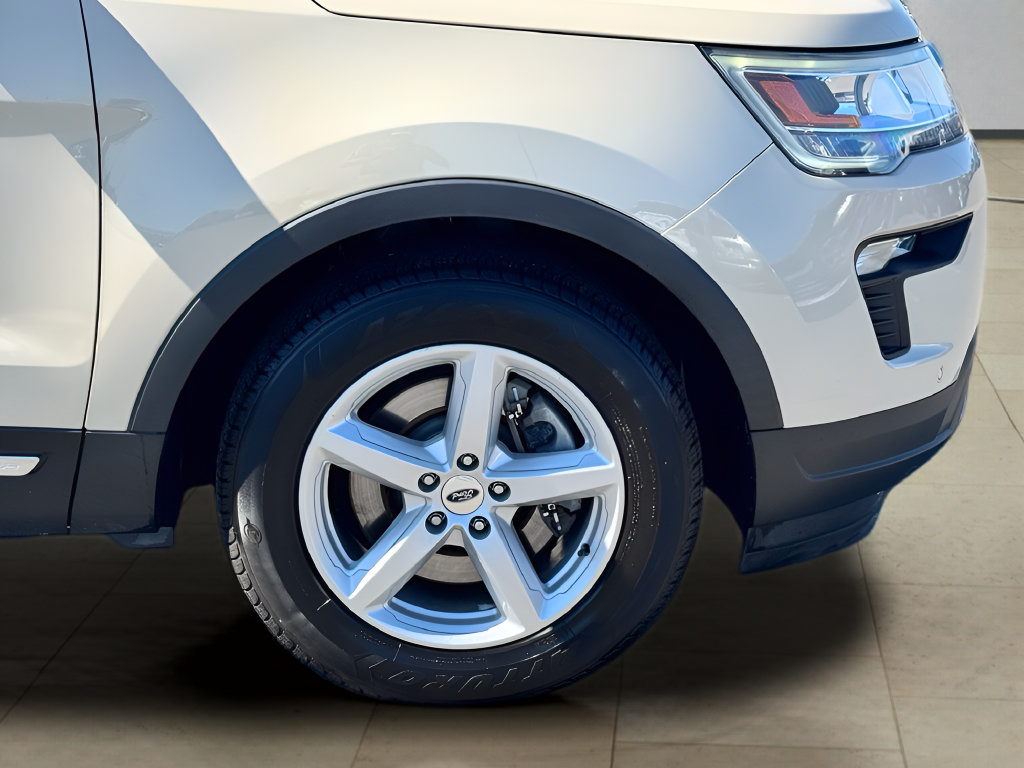 Used 2018 Ford Explorer XLT w/ Equipment Group 202A FWD image 40