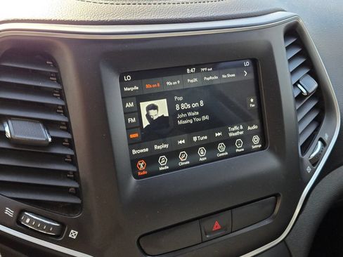 Used 2019 Jeep Cherokee Latitude Plus w/ Comfort/Convenience Group AWD/4WD image 25