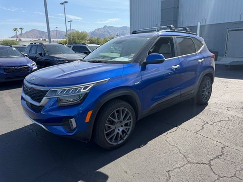 Used 2021 Kia Seltos SX w/ SX Sunroof Package AWD/4WD image 3