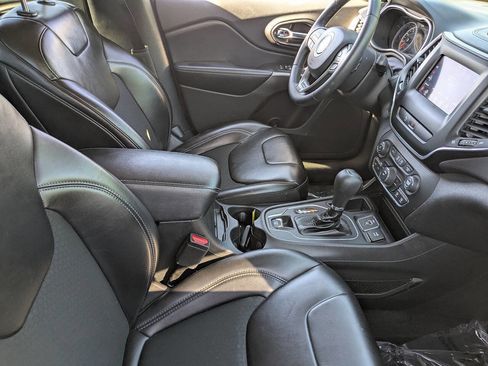 Used 2019 Jeep Cherokee Latitude Plus image 11