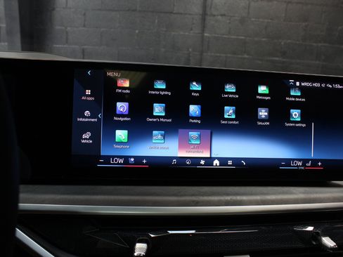 Used 2024 BMW X7 xDrive40i w/ Climate Comfort Package image 71