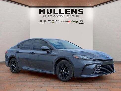 Used 2025 Toyota Camry LE image 2