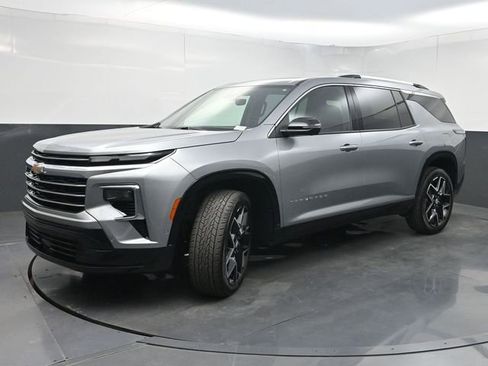Used 2026 Chevrolet Traverse High Country FWD image 5