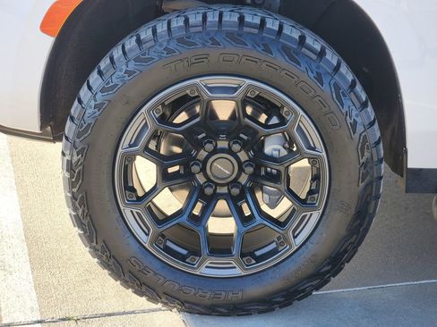 Used 2024 Chevrolet Tahoe Z71 w/ Luxury Package image 16