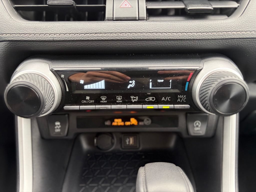 Used 2025 Toyota RAV4 LE AWD/4WD image 29