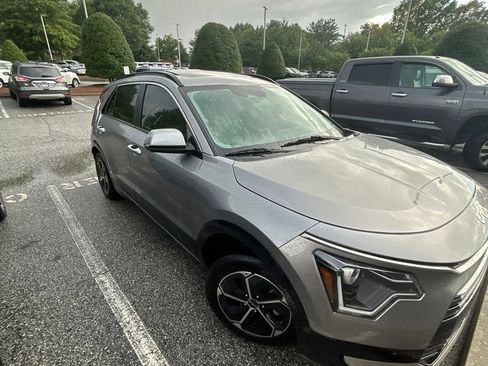 Used 2023 Kia Niro FWD image 12