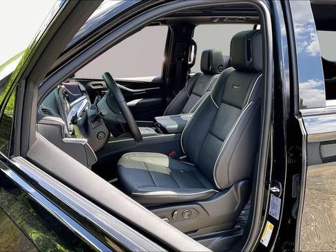 Used 2024 Cadillac Escalade Sport w/ LPO, ONYX Package AWD/4WD image 15