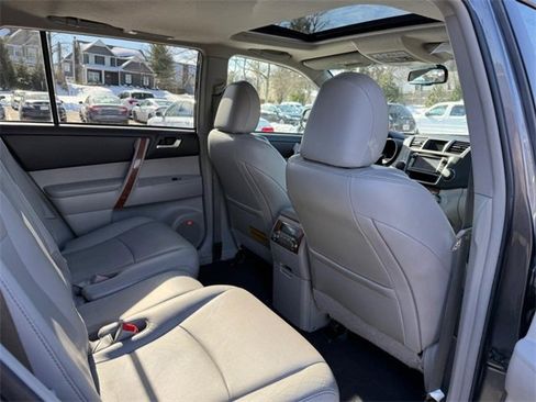 Used 2013 Toyota Highlander Limited image 10