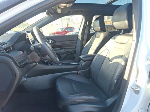 Used 2023 Jeep Compass Trailhawk w/ Trailhawk Elite Group image 13