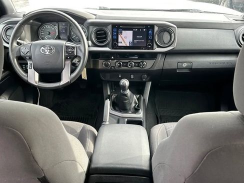 Used 2017 Toyota Tacoma TRD Off-Road image 17
