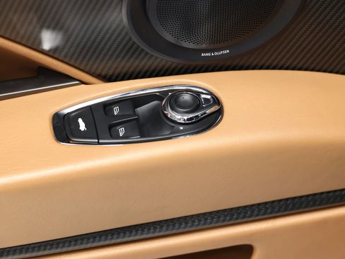 Used 2020 Aston Martin DB11 AMR image 11