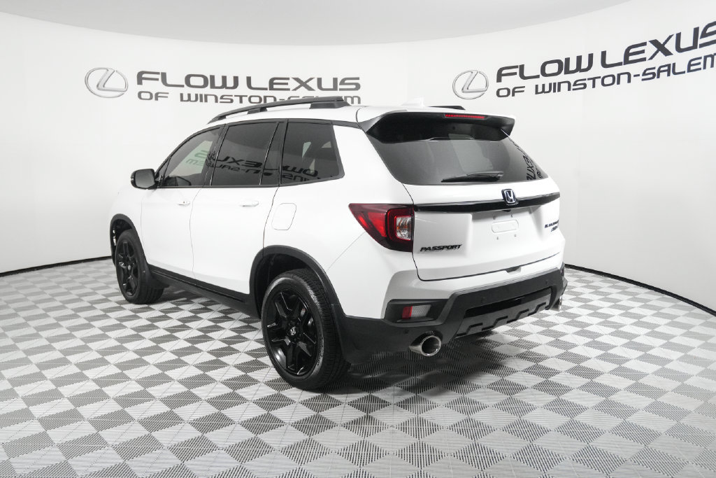 Used 2025 Honda Passport Black Edition image 5
