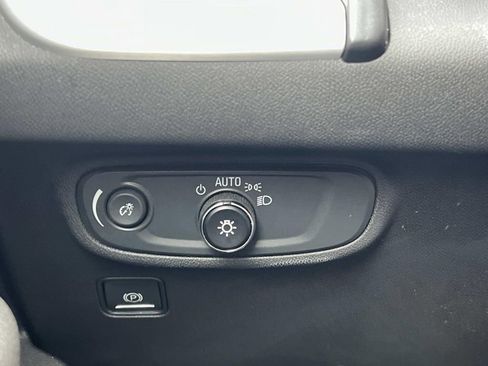 Used 2023 GMC Terrain SLE image 23