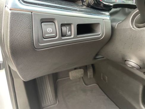 Used 2025 Cadillac XT5 Premium Luxury image 31