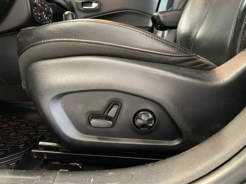 Used 2018 Jeep Compass Limited w/ Navigation Group image 23