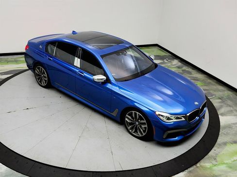 Used 2018 BMW M760i xDrive AWD/4WD image 34