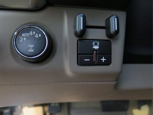 Used 2018 Chevrolet Tahoe LT w/ LT Signature Package AWD/4WD image 14