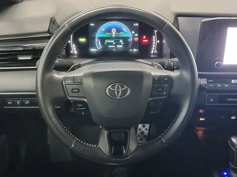 Used 2025 Toyota Camry SE FWD image 16