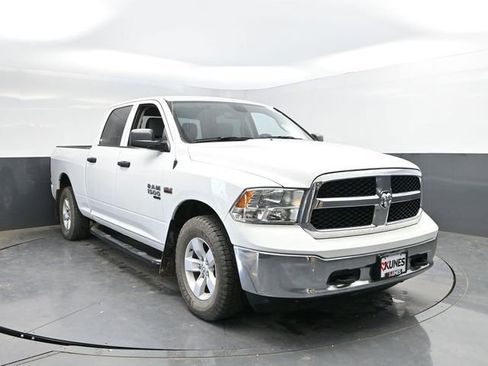 Used 2022 RAM 1500 Classic SLT AWD/4WD image 4