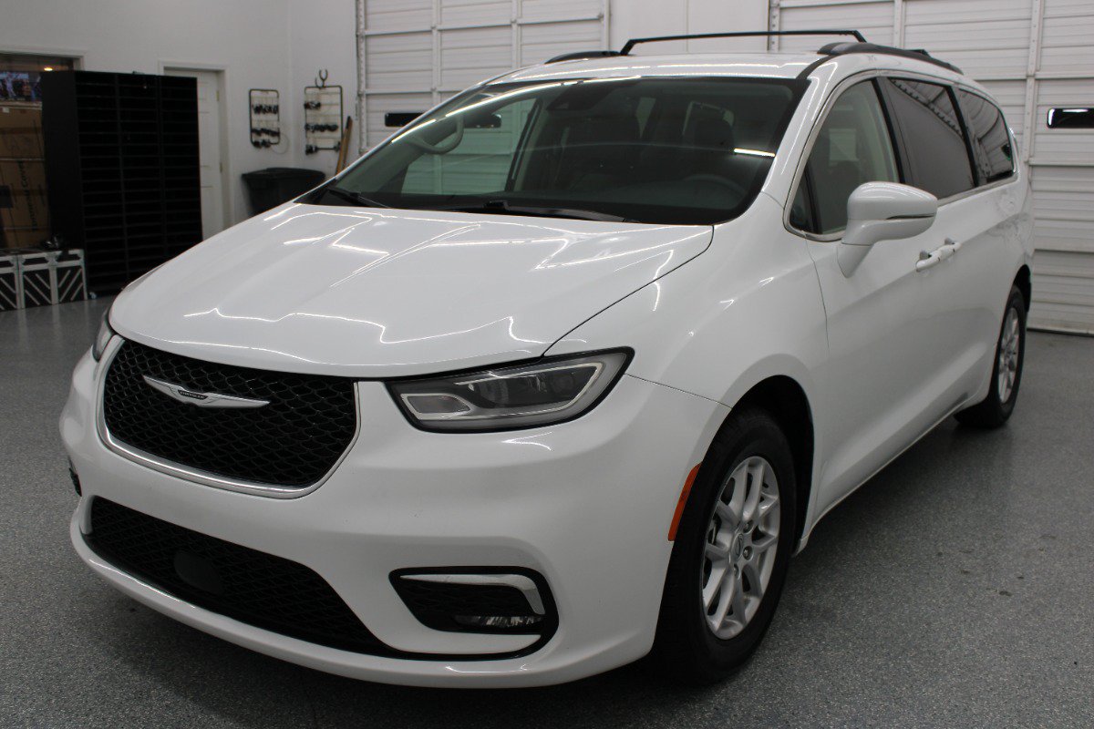 Used 2022 Chrysler Pacifica Touring-L FWD image 3