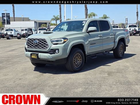 Used 2023 Toyota Tacoma TRD Sport AWD/4WD image 3