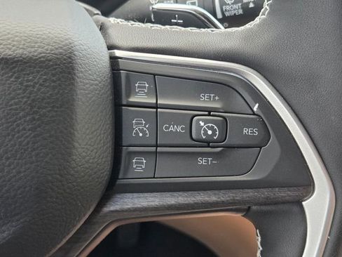 Certified 2024 Jeep Grand Cherokee Limited w/ Luxury Tech Group II AWD/4WD image 23