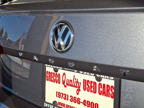 Used 2022 Volkswagen Passat 2.0T image 28