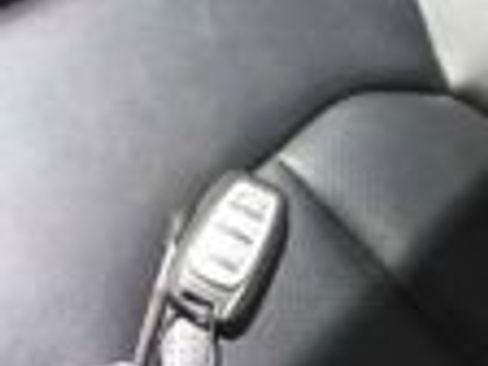 Used 2024 Chrysler Pacifica Limited FWD image 16
