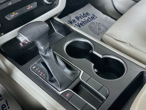 Used 2020 Kia Sedona LX FWD image 16