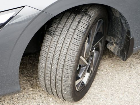 Used 2025 Hyundai Elantra Limited image 45