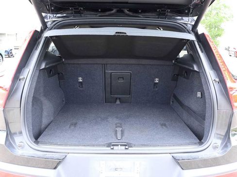 Used 2019 Volvo XC40 T5 Momentum AWD/4WD image 18