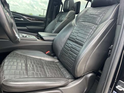 Used 2022 Cadillac Escalade Sport Platinum w/ LPO, ONYX Package AWD/4WD image 33