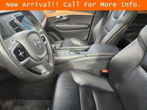 Used 2021 Volvo XC90 T6 Momentum w/ Climate Package image 9