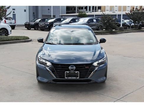 Used 2024 Nissan Sentra SR w/ SR Premium Package FWD image 2