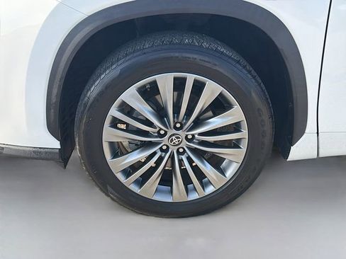 Used 2020 Toyota Highlander Platinum image 41