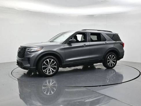 Certified 2025 Ford Explorer ST-Line AWD/4WD image 5