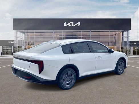 New 2025 Kia K4 LX image 6