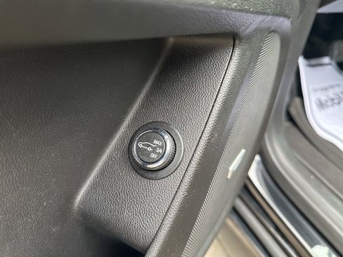 Used 2020 Chevrolet Traverse Premier image 21