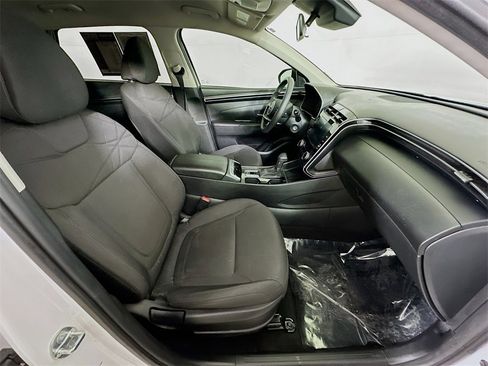 Used 2024 Hyundai Tucson SE image 11