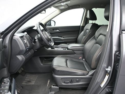 Used 2024 Nissan Pathfinder SL AWD/4WD image 7