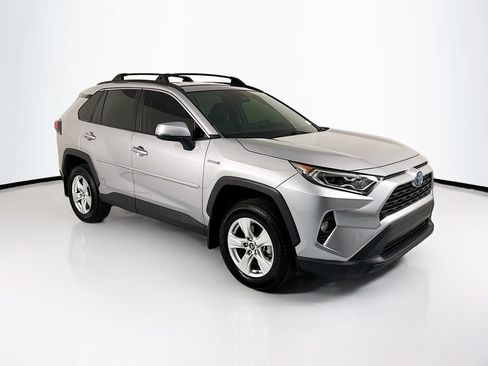 Used 2020 Toyota RAV4 XLE w/ All Weather Liner Package AWD/4WD image 3