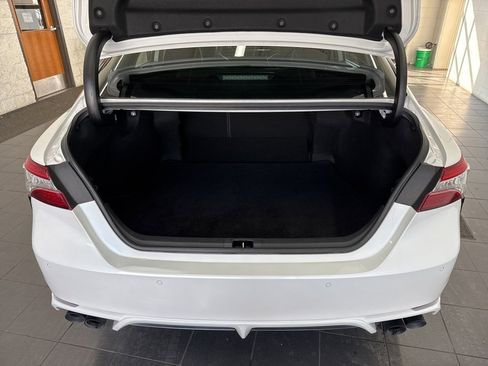 Used 2020 Toyota Camry XSE image 9